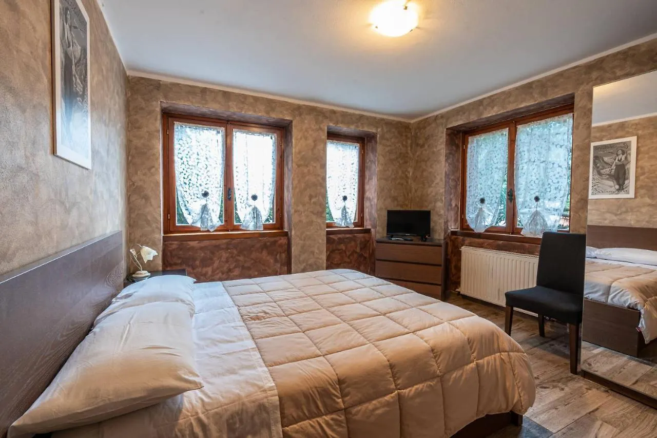 San Luigi - Rooms & Apartments Campodolcino Bed & Breakfast