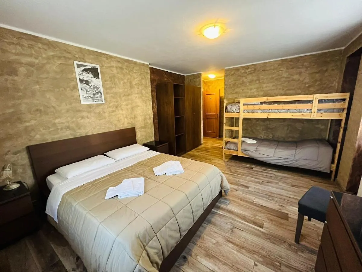 San Luigi - Rooms & Apartments Campodolcino Bed & Breakfast
